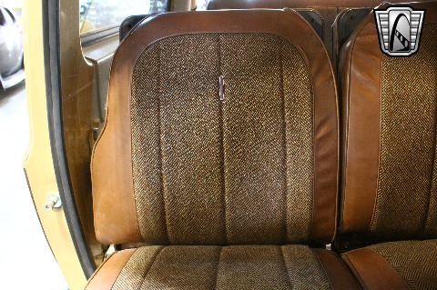 1975 Chevrolet Suburban image 119