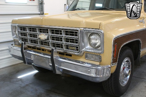 1975 Chevrolet Suburban image 42