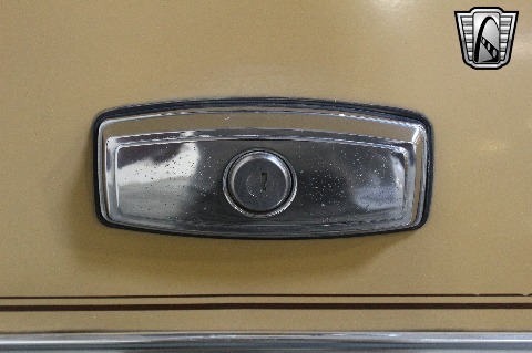 1975 Chevrolet Suburban image 94