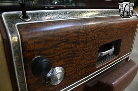 1975 Chevrolet Suburban image 120