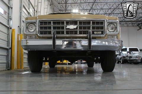 1975 Chevrolet Suburban image 17