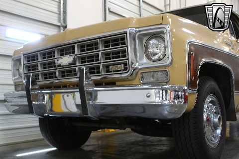 1975 Chevrolet Suburban image 43