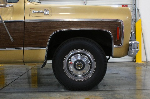 1975 Chevrolet Suburban image 69