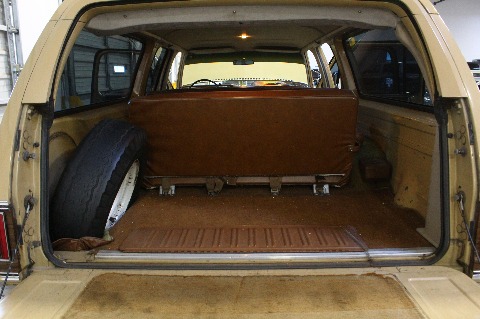 1975 Chevrolet Suburban image 121