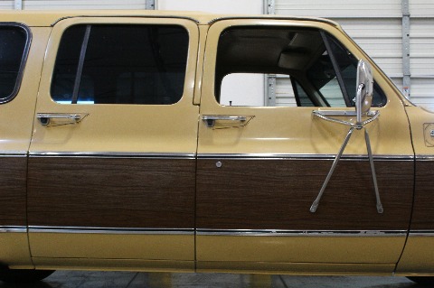 1975 Chevrolet Suburban image 70