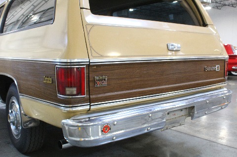 1975 Chevrolet Suburban image 96