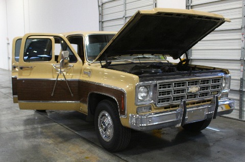 1975 Chevrolet Suburban image 97