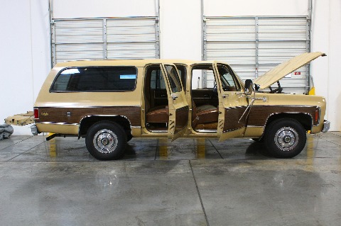 1975 Chevrolet Suburban image 98