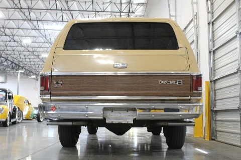 1975 Chevrolet Suburban image 21
