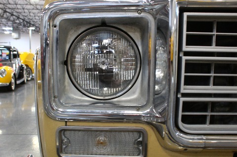 1975 Chevrolet Suburban image 73