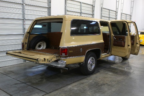 1975 Chevrolet Suburban image 99