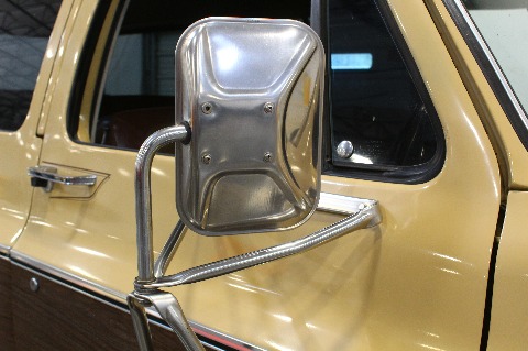 1975 Chevrolet Suburban image 79