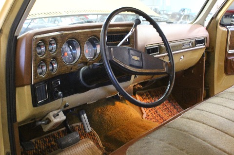 1975 Chevrolet Suburban image 105