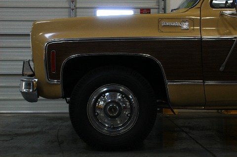 1975 Chevrolet Suburban image 28