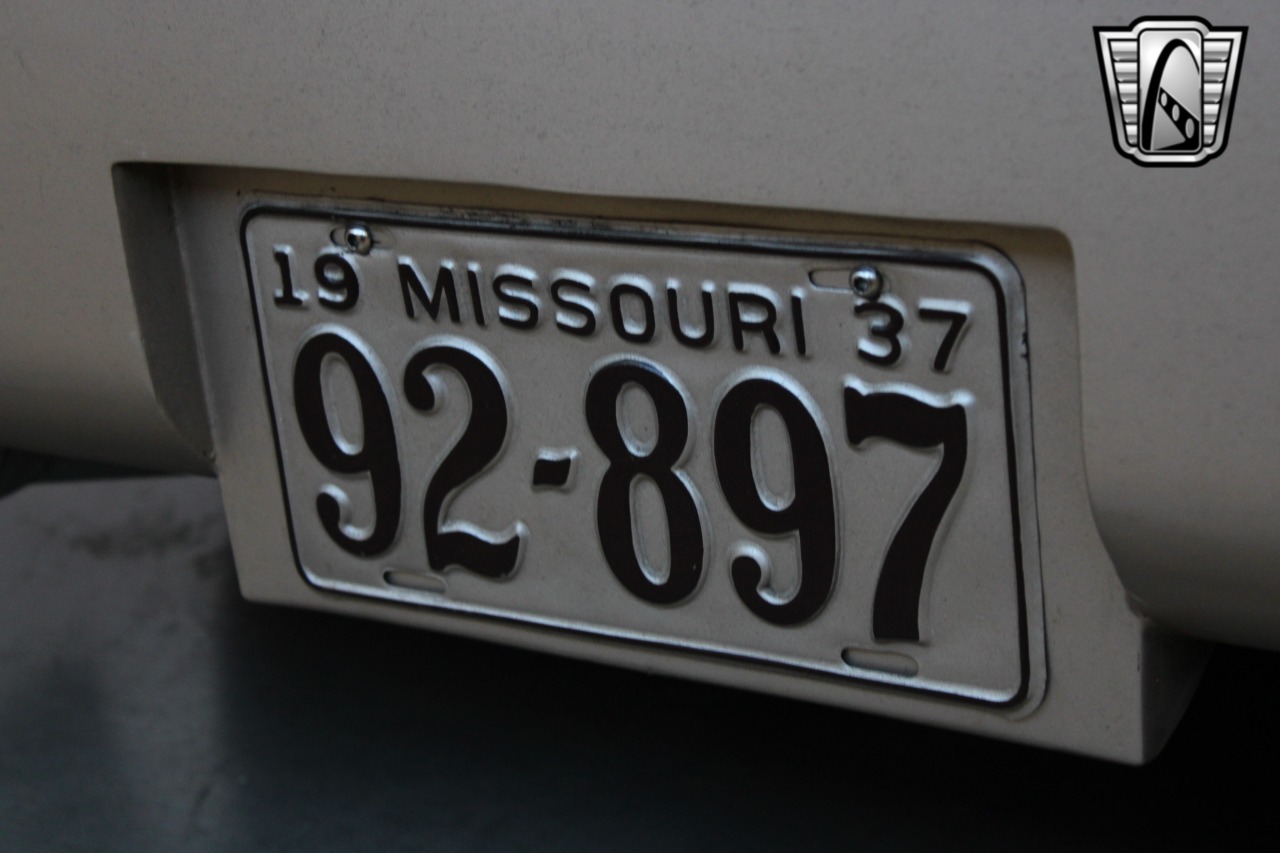 1937 Studebaker J5 Coupe Express 52