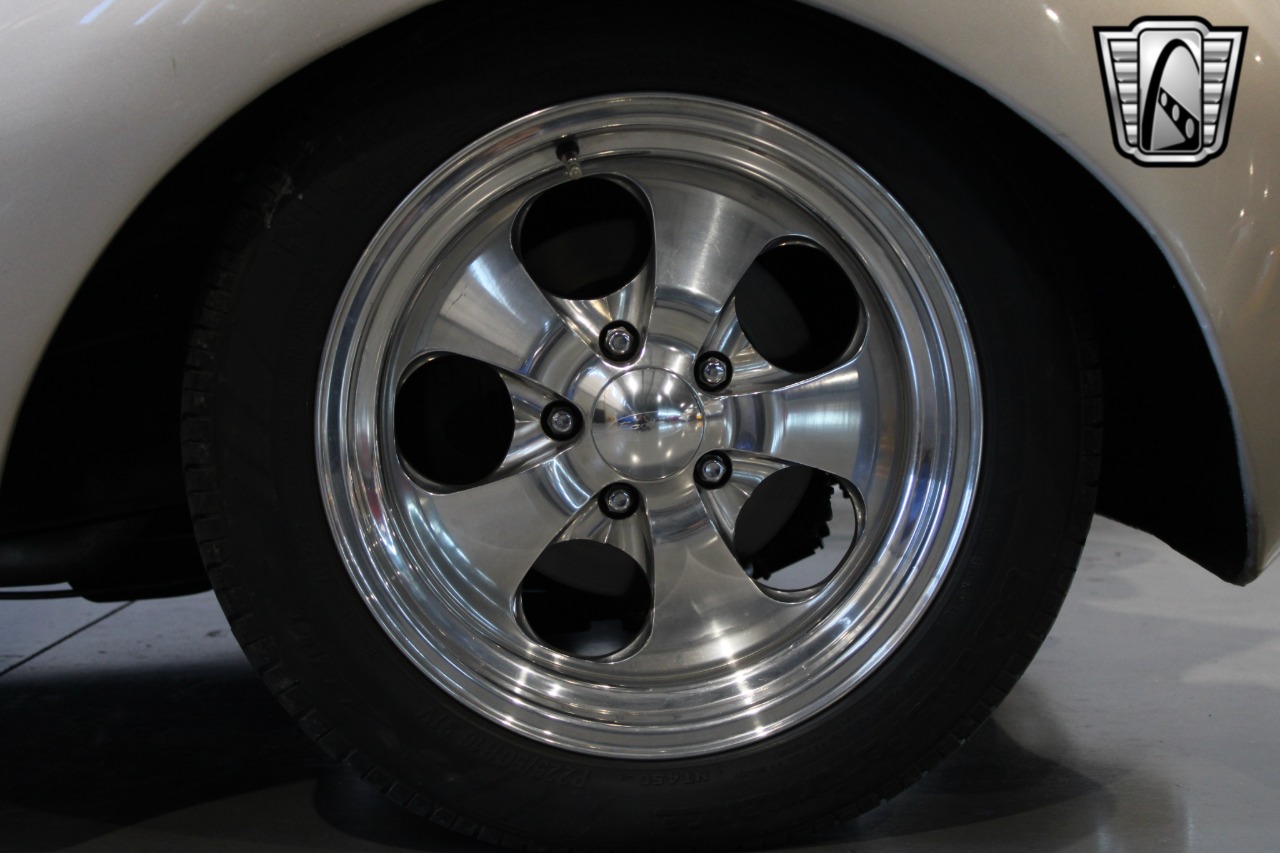 1937 Studebaker J5 Coupe Express 38