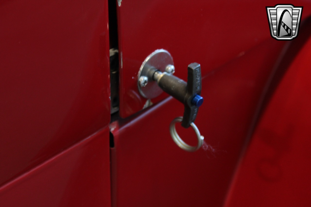 1950 Willys Jeepster 76