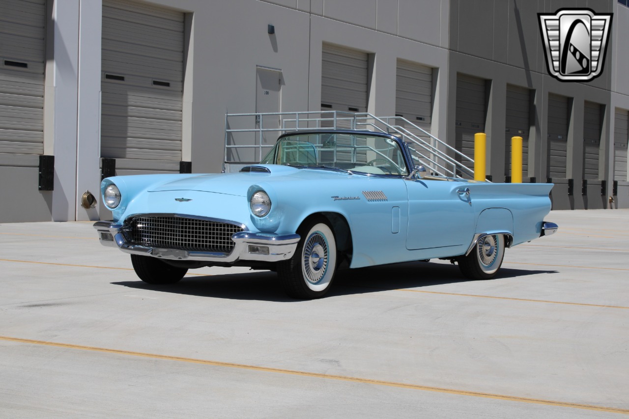 1957 Ford Thunderbird 2