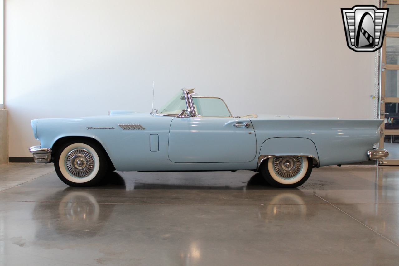 1957 Ford Thunderbird 37