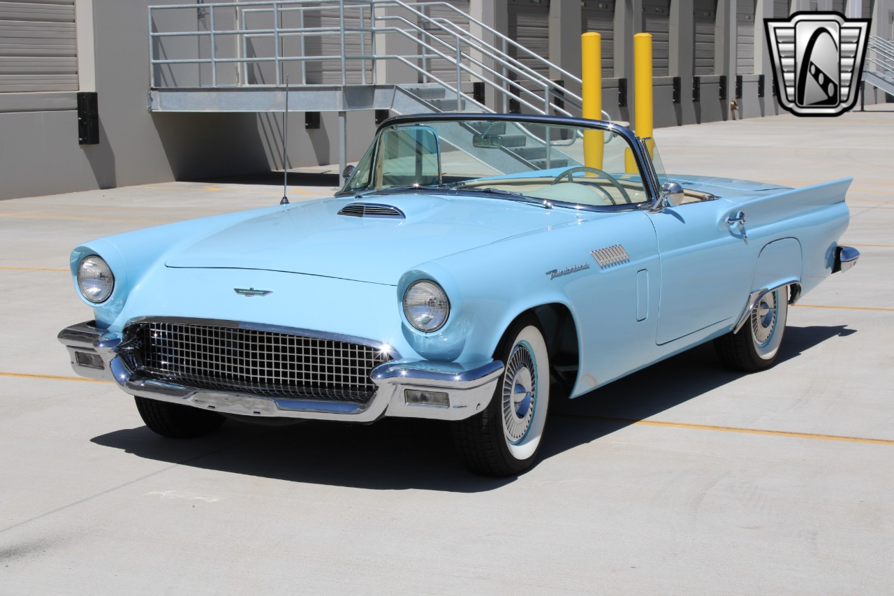 1957 Ford Thunderbird 4