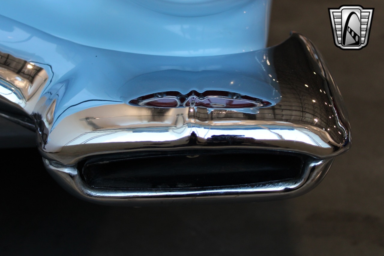 1957 Ford Thunderbird 64