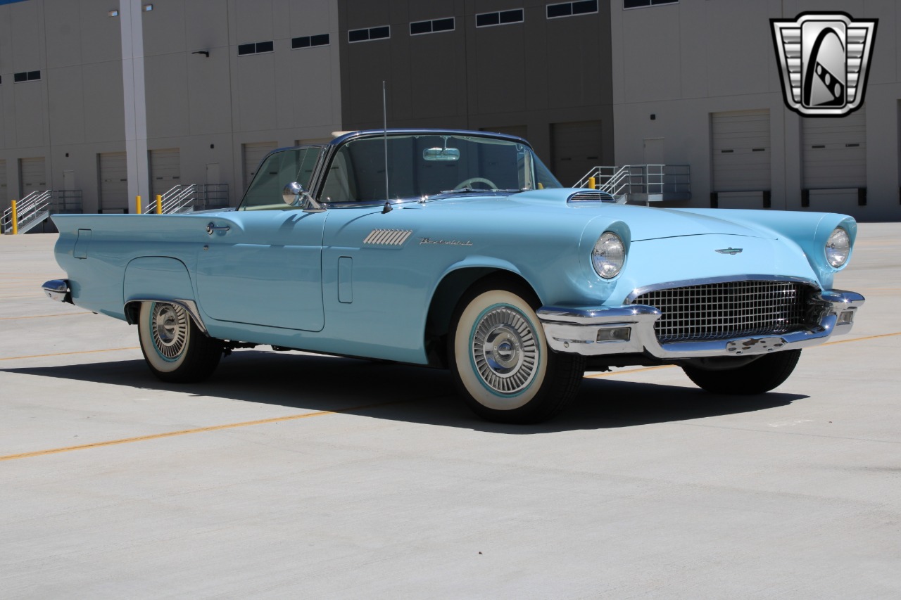 1957 Ford Thunderbird 6