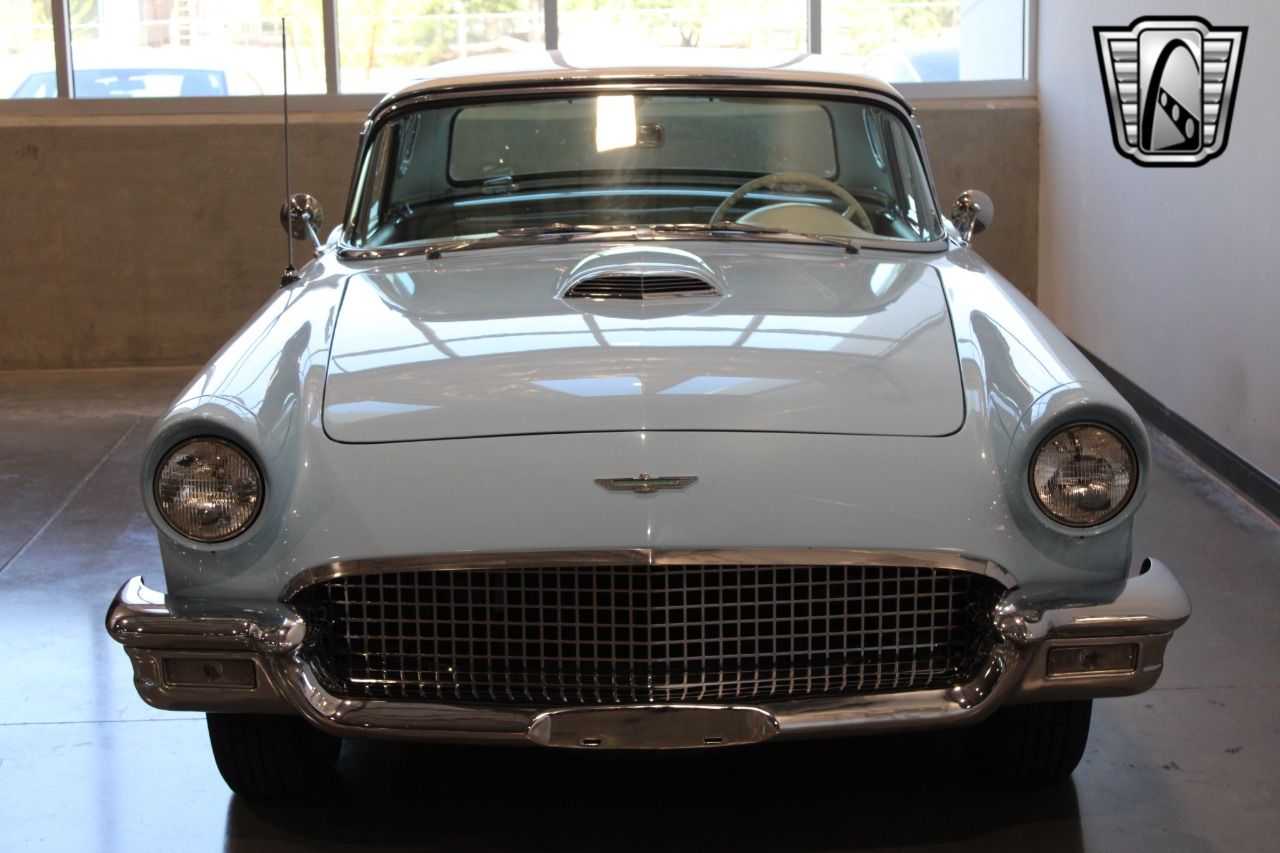 1957 Ford Thunderbird 11