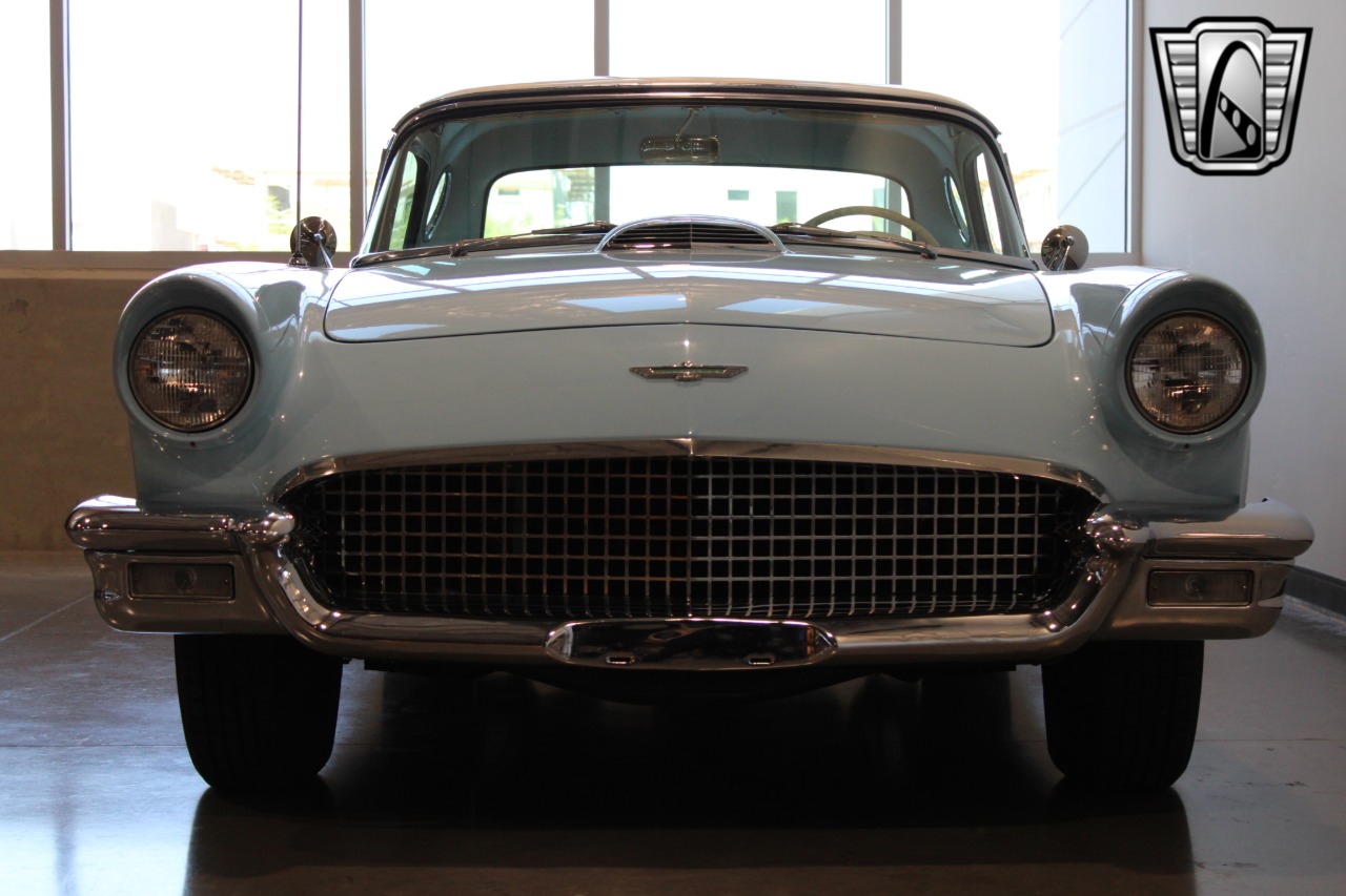 1957 Ford Thunderbird 32