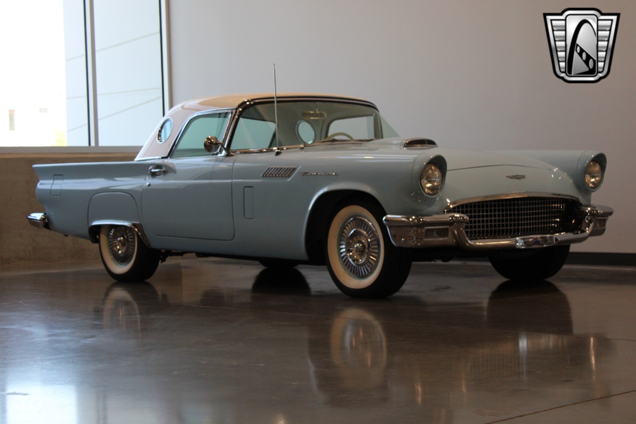 1957 Ford Thunderbird 33