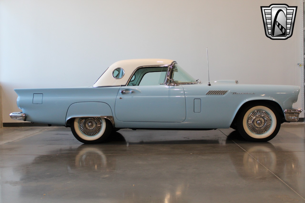 1957 Ford Thunderbird 34
