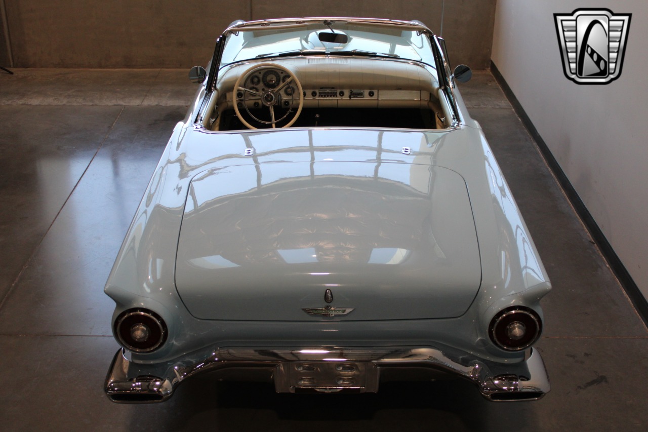 1957 Ford Thunderbird 15