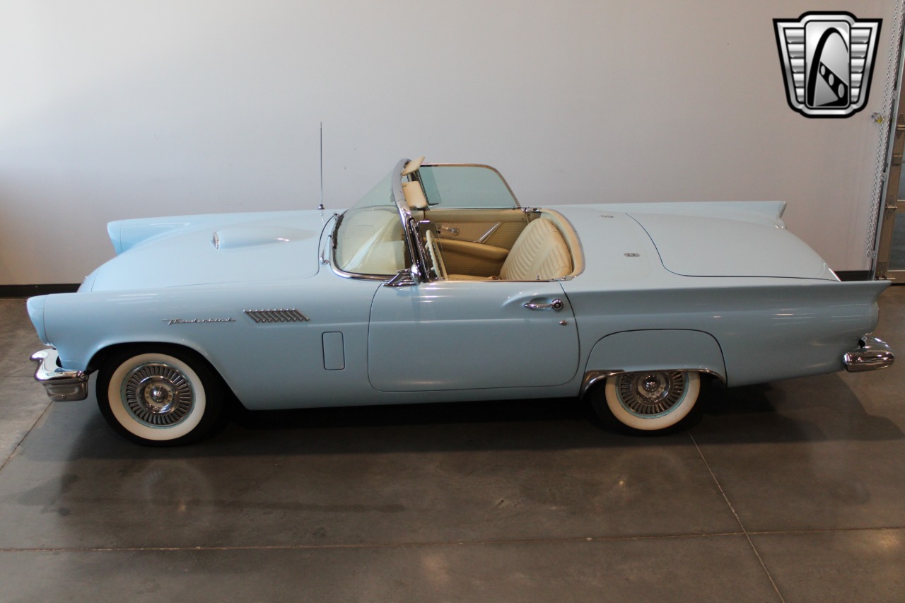 1957 Ford Thunderbird 17