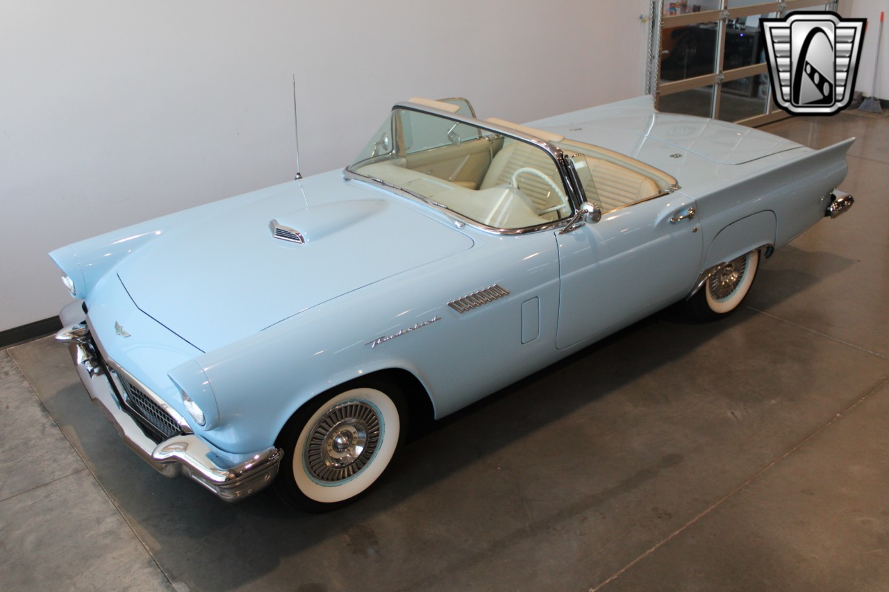 1957 Ford Thunderbird 18