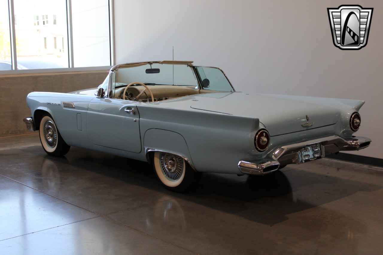 1957 Ford Thunderbird 20