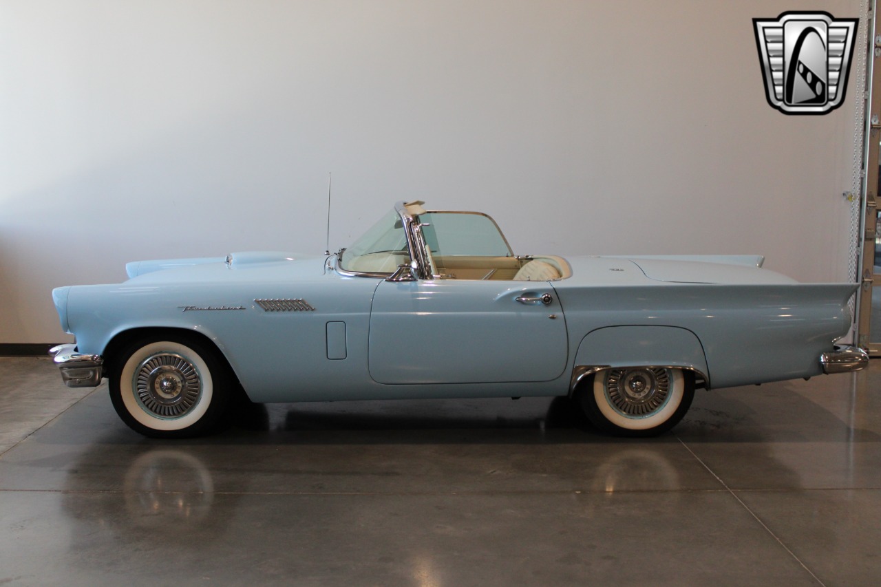 1957 Ford Thunderbird 21