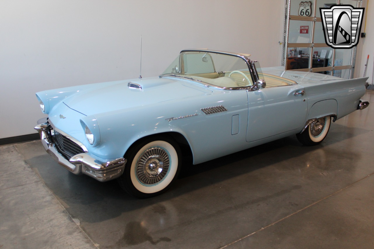 1957 Ford Thunderbird 22