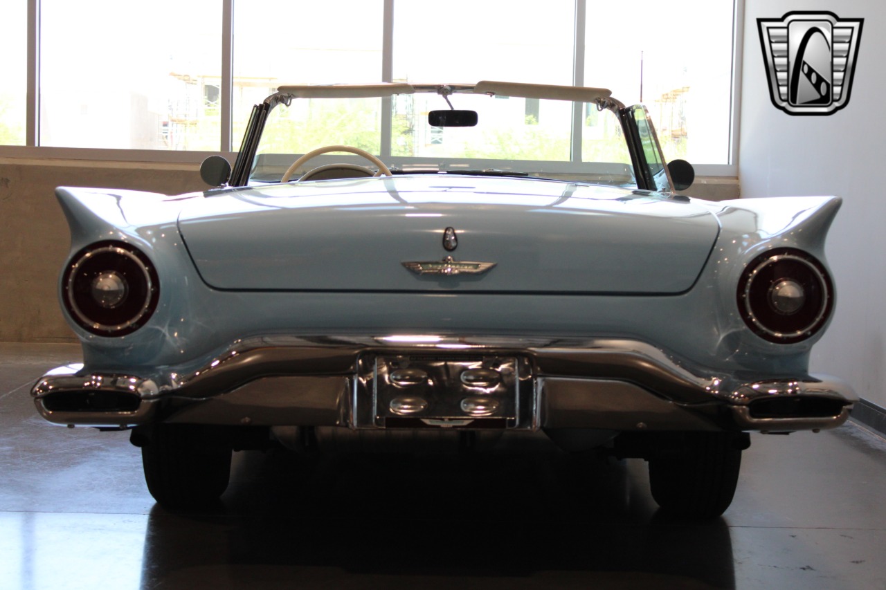 1957 Ford Thunderbird 23