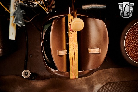 1939 Pontiac Deluxe image 95