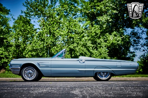 1965 Ford Thunderbird image 8
