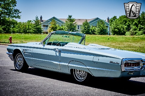 1965 Ford Thunderbird image 35
