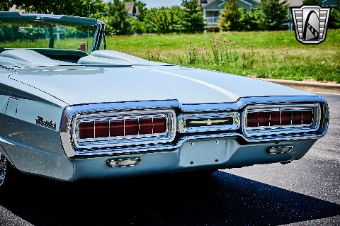 1965 Ford Thunderbird image 39