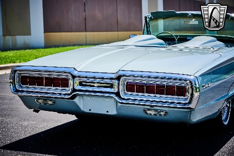 1965 Ford Thunderbird image 40