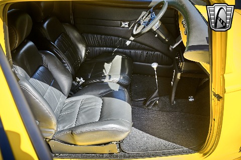 1932 Ford Coupe image 102