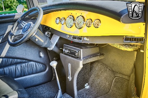 1932 Ford Coupe image 103