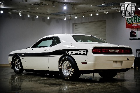 2009 Dodge Challenger image 10