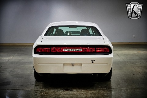 2009 Dodge Challenger image 12