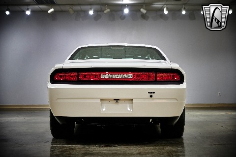 2009 Dodge Challenger image 13