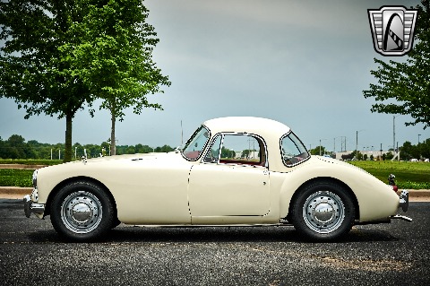 1961 MG MGA image 7