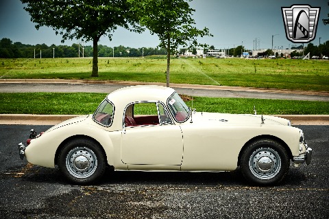 1961 MG MGA image 18