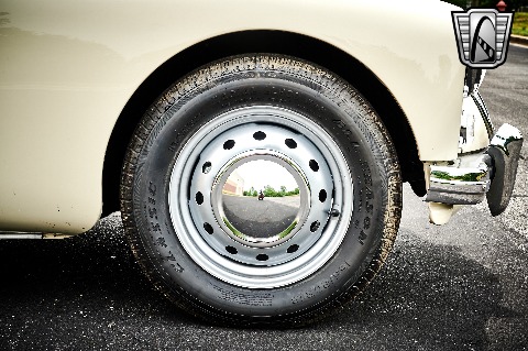 1961 MG MGA image 129